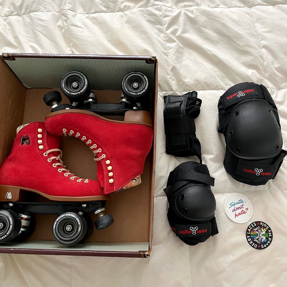 Moxi Lolly Roller Skates + Protective Gear